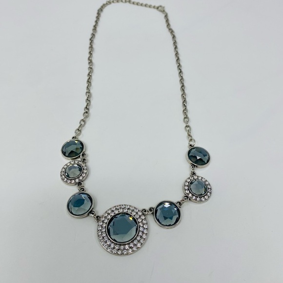 Elegant Women’s Necklace - Picture 2 of 5